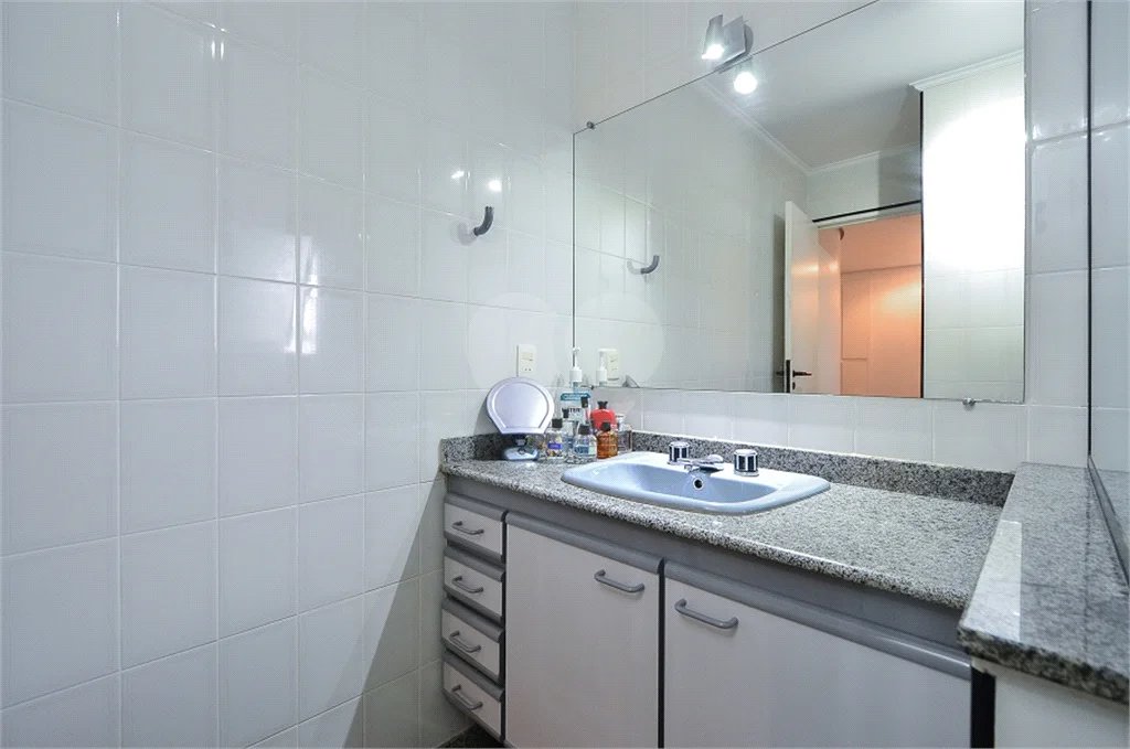 Imóvel de 226m² exclusivo com sala ampla 4 quartos, 2 suítes, 4 vagas Higienópolis