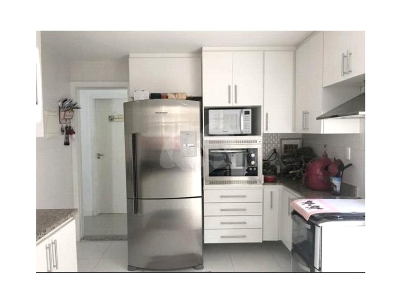Casa à venda com 4 quartos, sendo 3 suítes, no condomínio Morada da Serra Residencial, Rio de Janeiro - RJ