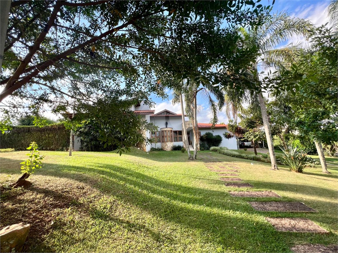 Casa à venda ou para alugar com 5 quartos, sendo 4 suítes, no condomínio Moradas São Luiz, Salto - SP