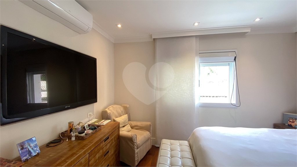Casa à venda com 4 quartos, sendo 3 suítes, no condomínio Brisa Verde, São Paulo - SP