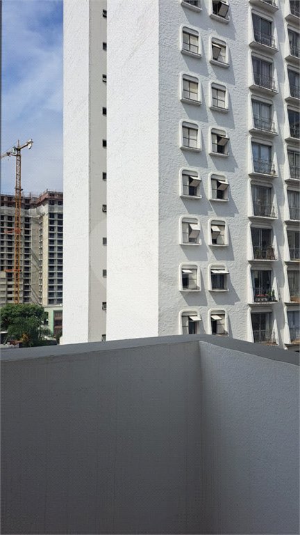 Apartamento à venda com 3 quartos, sendo 1 suíte,  em Vila Olímpia, São Paulo, SP