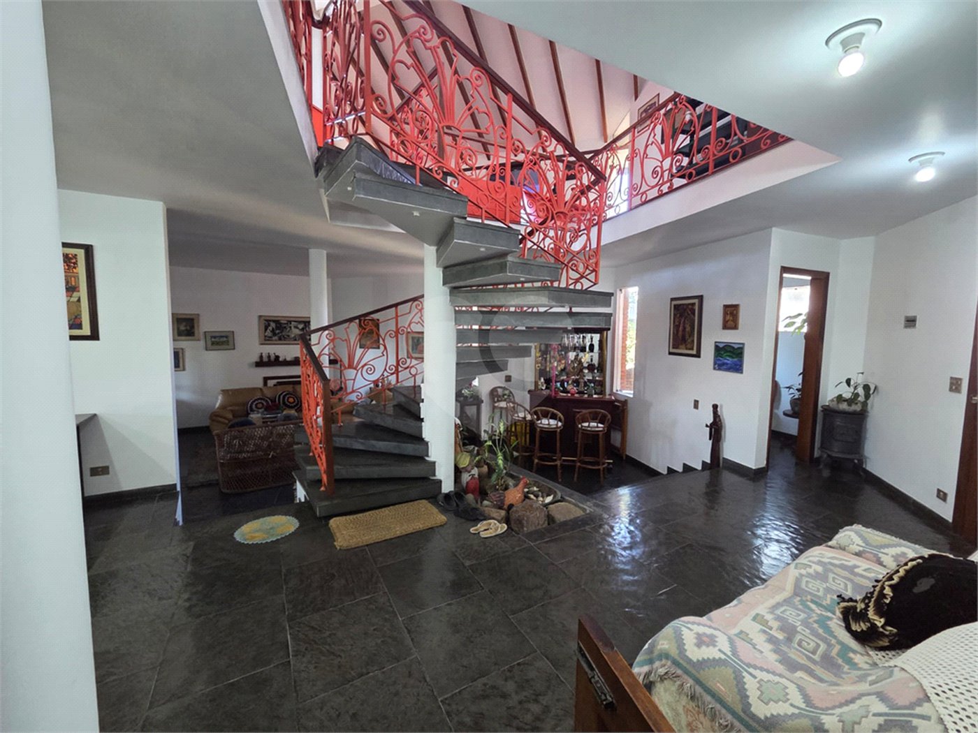Casa à venda com 4 quartos, sendo 2 suítes, em Cidade São Francisco, São Paulo, SP