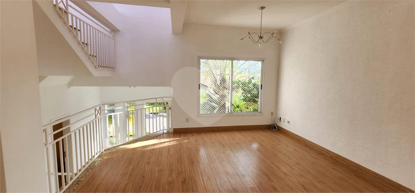 Casa à venda com 3 suítes no condomínio Recanto dos Paturis, Vinhedo - SP