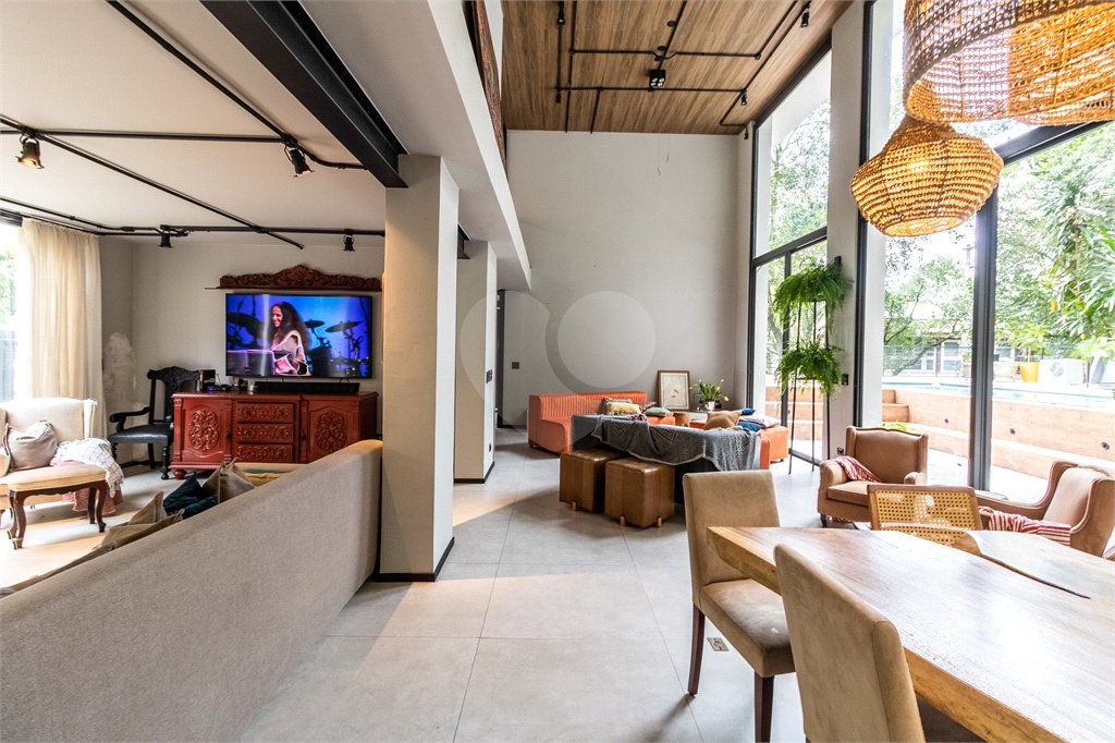 Casa à venda com 4 suítes no condomínio Granja do Morumbi, São Paulo - SP