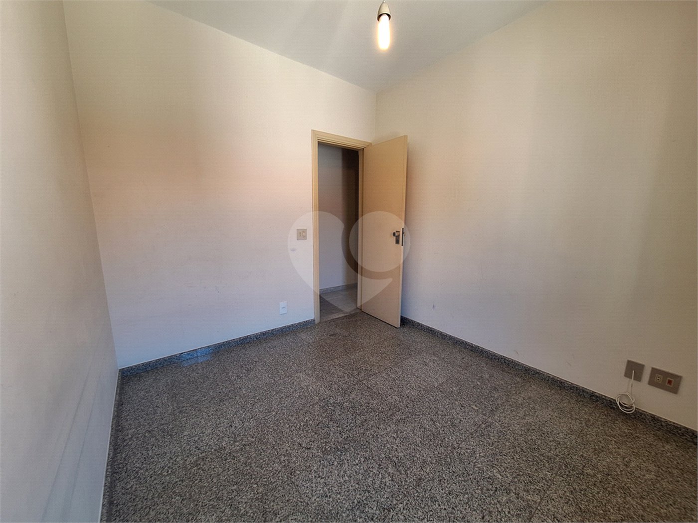 Casa à venda ou para alugar com 4 quartos, sendo 2 suítes,  em Santa Rosa, Vinhedo, SP