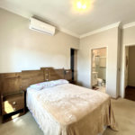Casa à venda com 5 quartos, sendo 3 suítes, no condomínio Santa Teresa 1, Vinhedo - SP