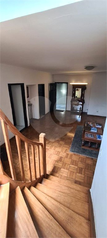 Sobrado à venda com 4 quartos, sendo 1 suíte, em Pacaembu, São Paulo, SP