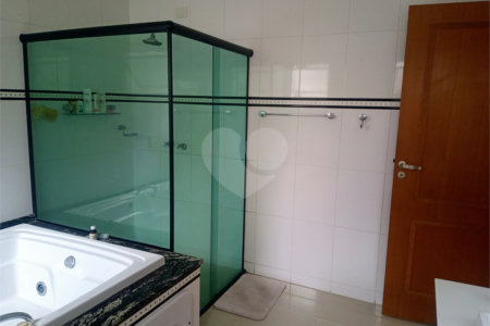 Sobrado à venda com 3 quartos, sendo 1 suíte, no Centro, Biritiba-mirim, SP