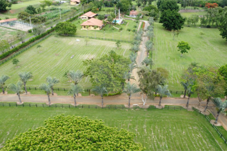Casa à venda com 8 quartos, sendo 4 suítes, no condomínio Santa Filomena, Salto - SP