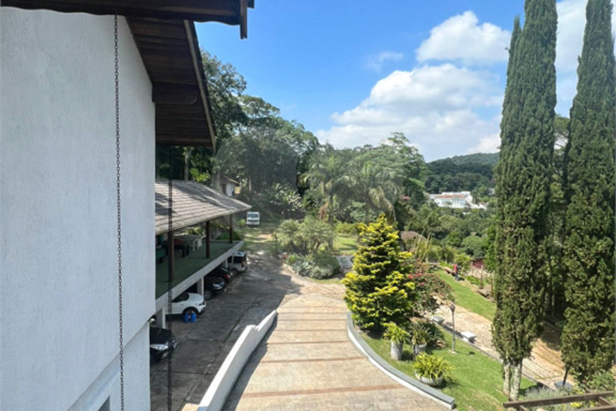 Casa à venda com 6 quartos, sendo 5 suítes, no condomínio Alpes da Cantareira, Mairiporã - SP