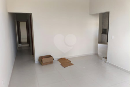 Casa à venda com 3 quartos, sendo 1 suíte, no condomínio Tivolli, Itapetininga - SP