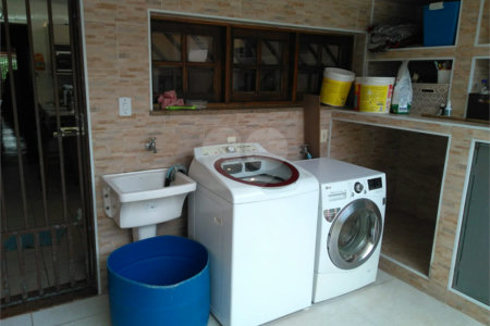 Casa à venda com 3 quartos, sendo 2 suítes,  em Vila Suissa, Mogi das Cruzes, SP