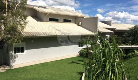 Casa à venda com 4 suítes no condomínio Estância Marambaia, Vinhedo - SP