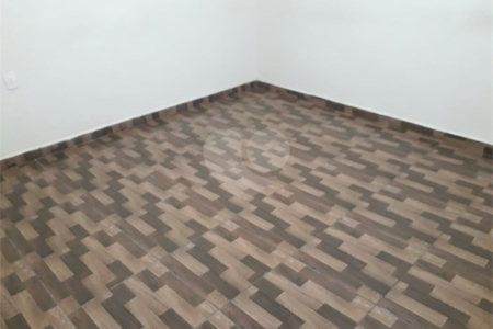 Casa Térrea à venda com 4 quartos, sendo 1 suíte, em Vila Constança, São Paulo, SP