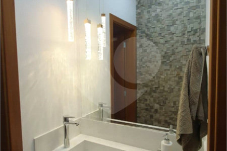 Sobrado de alto padrão no condomínio residencial Reserva Aquarela