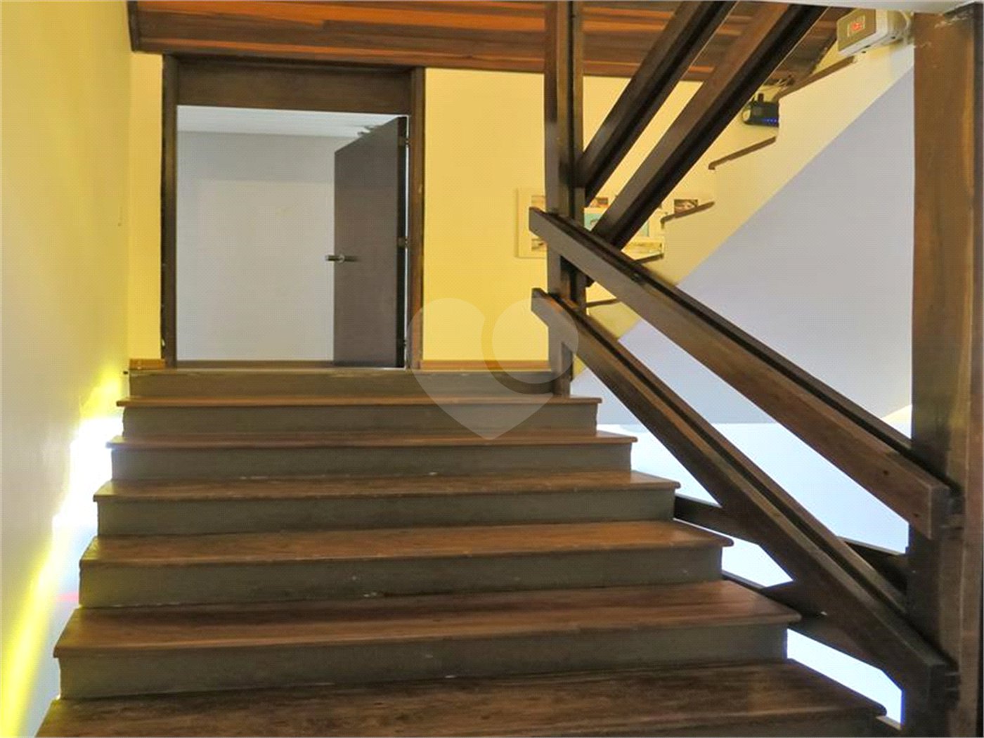 Casa à venda com 4 quartos, sendo 2 suítes, em Jardim Leonor, São Paulo, SP