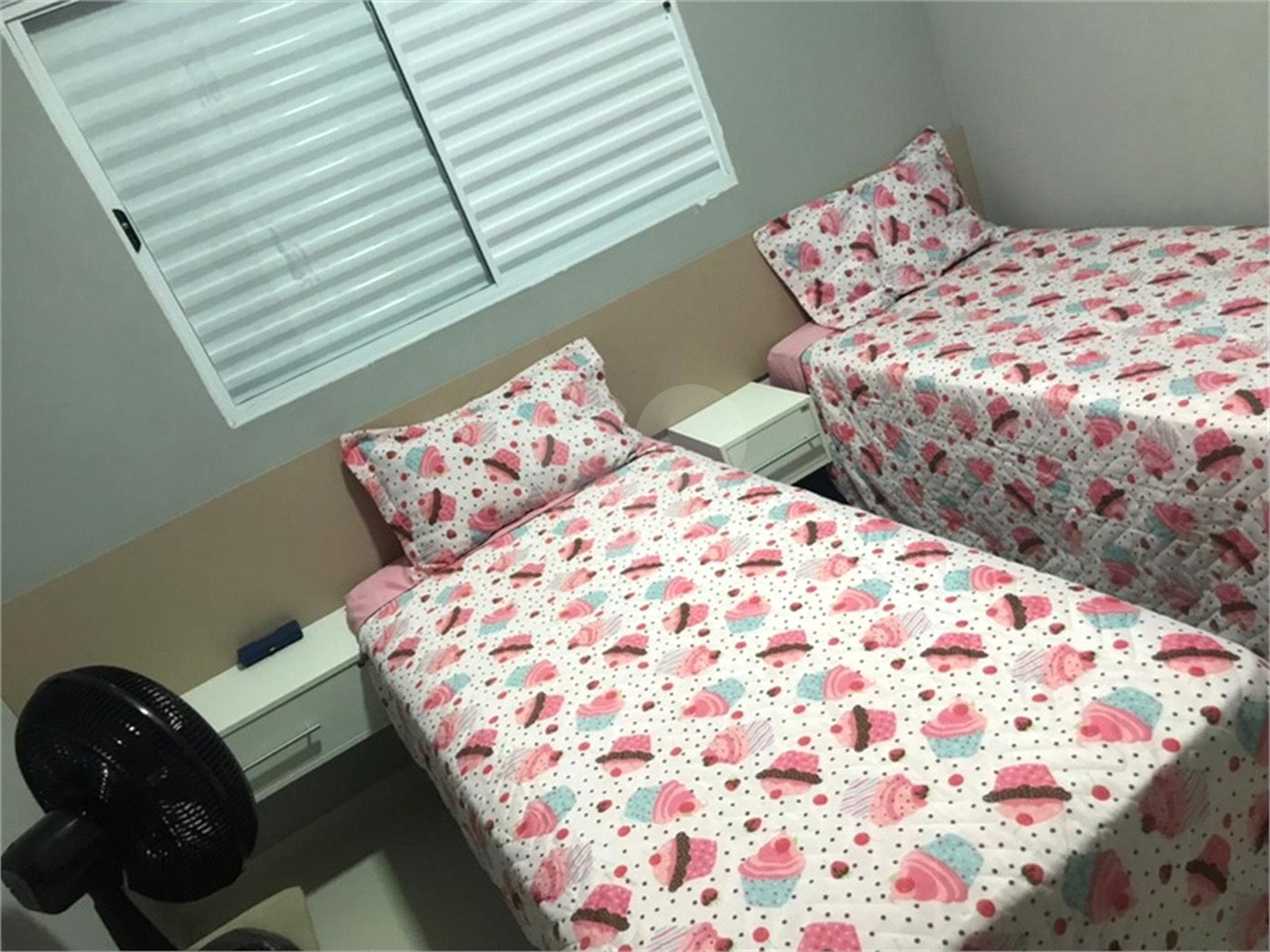 Casa à venda com 2 quartos, sendo 1 suíte, no condomínio Residencial Jardim, Sorocaba - SP