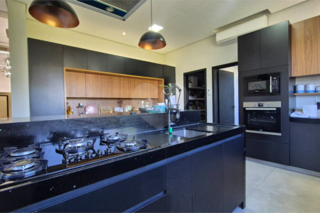Casa à venda com 5 quartos, sendo 3 suítes, no condomínio Residencial Vale do Lago, Sorocaba - SP