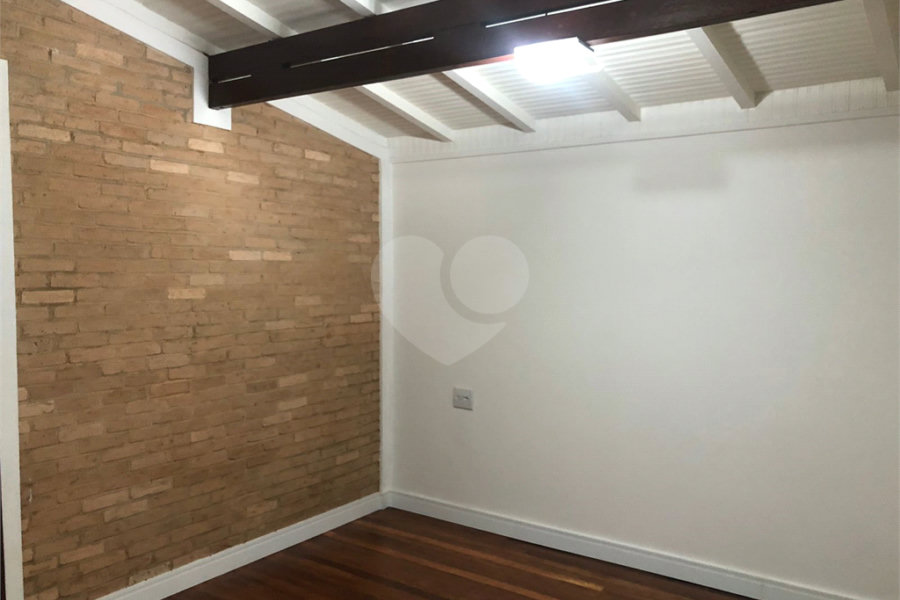 Sobrado à venda com 5 quartos, sendo 1 suíte,  em Tremembé, São Paulo, SP