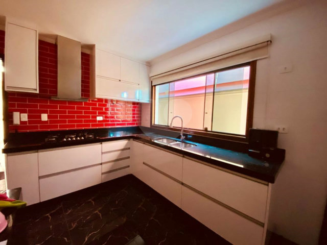 Sobrado à venda com 3 quartos, sendo 1 suíte,  em Tremembé, São Paulo, SP