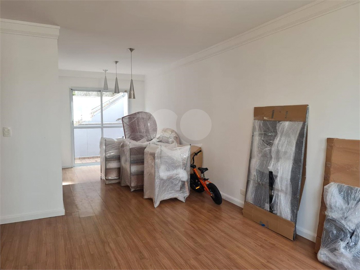 Casa à venda com 3 quartos, sendo 1 suíte, no condomínio Jardim Itatinga II, São Paulo - SP