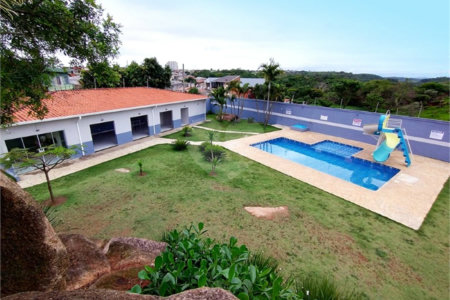 Casa à venda com 3 quartos, sendo 1 suíte, no condomínio Rio das Pedras, Salto - SP