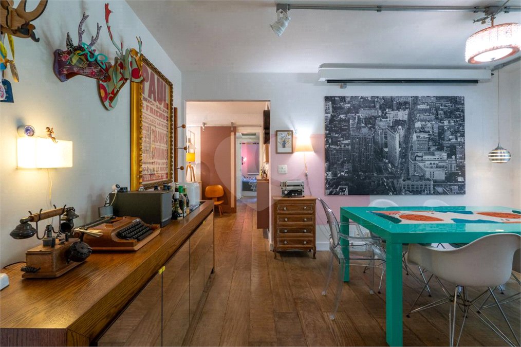 Apartamento à venda com 3 quartos, sendo 1 suíte, em Jardim Morumbi, São Paulo, SP