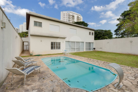 Sobrado à venda com 4 quartos, sendo 2 suítes,  em Granja Julieta, São Paulo, SP