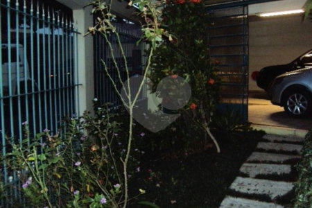 Sobrado à venda com 4 quartos, sendo 2 suítes, em Jardim Peri Peri, São Paulo, SP
