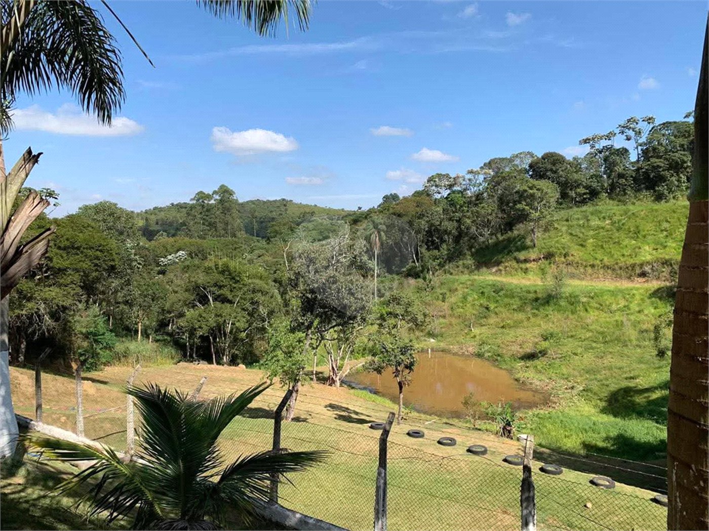 Chácara à venda ou para alugar com 5 quartos, sendo 4 suítes,  em Ouro Fino, Santa Isabel, SP