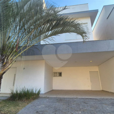 Casa à venda com 3 quartos, sendo 1 suíte, no condomínio Lago da Serra, Araçoiaba da Serra - SP
