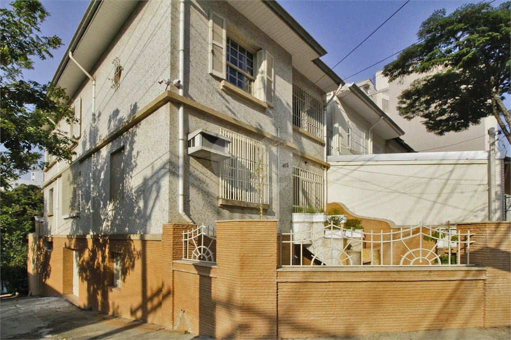 Sobrado à venda na Liberdade, 220 m², 5 dormitórios e 1 vaga, próximo Pq Aclimação, Aceita permuta
