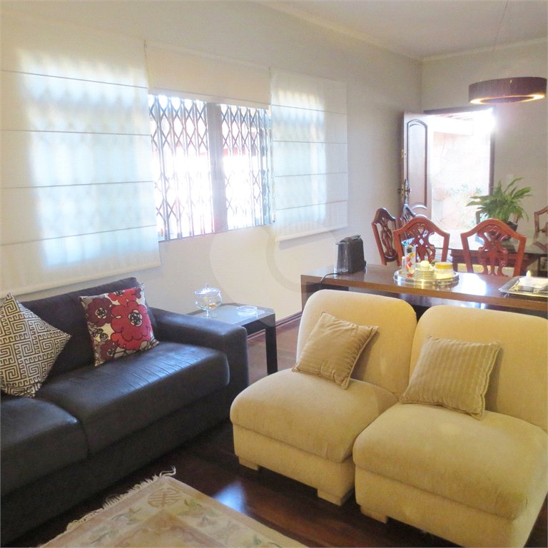 Casa térrea à venda na Saúde c/ 170m2 de construção - 3 Quartos/1 Suíte/4 Vagas na garagem