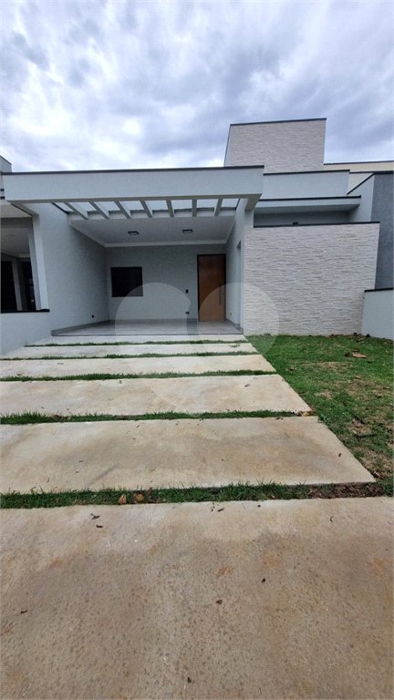 Casa à venda com 3 quartos, sendo 1 suíte, no condomínio Village Moutonnée, Salto - SP