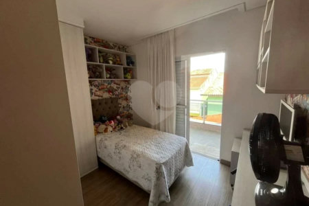 Sobrado à venda com 3 quartos, sendo 1 suíte,  em Vila Nova Cintra, Mogi das Cruzes, SP