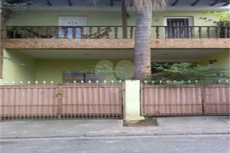 Sobrado à venda com 3 quartos em Jardim Rio Pequeno, São Paulo, SP