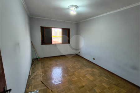 Sobrado à venda com 3 quartos em Vila Paulo Silas, São Paulo, SP