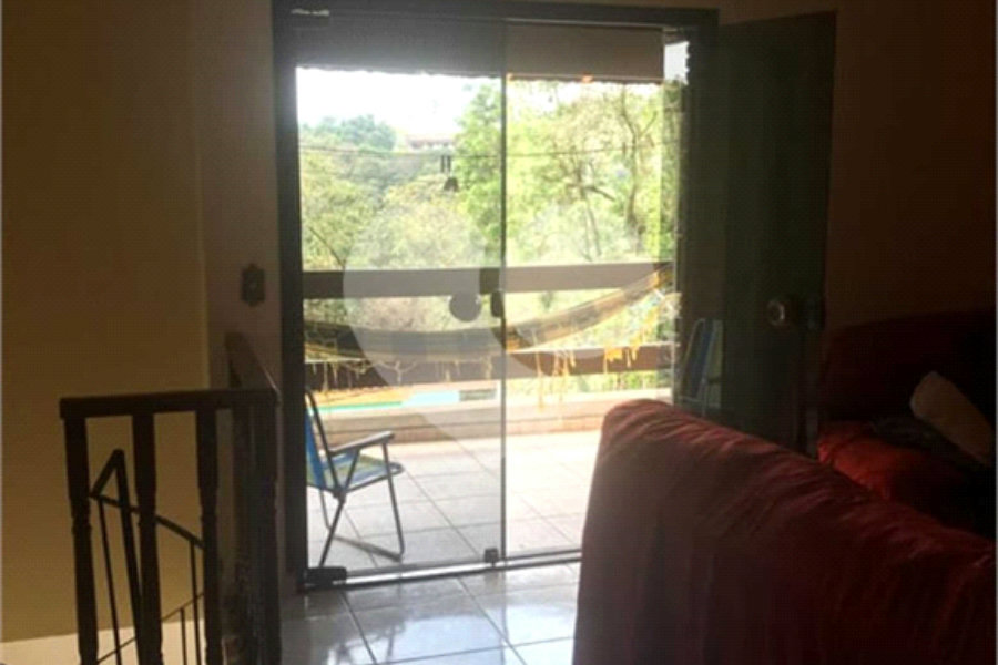 Casa à venda com 3 quartos, sendo 1 suíte, no condomínio Iara Branca, Mairiporã - SP