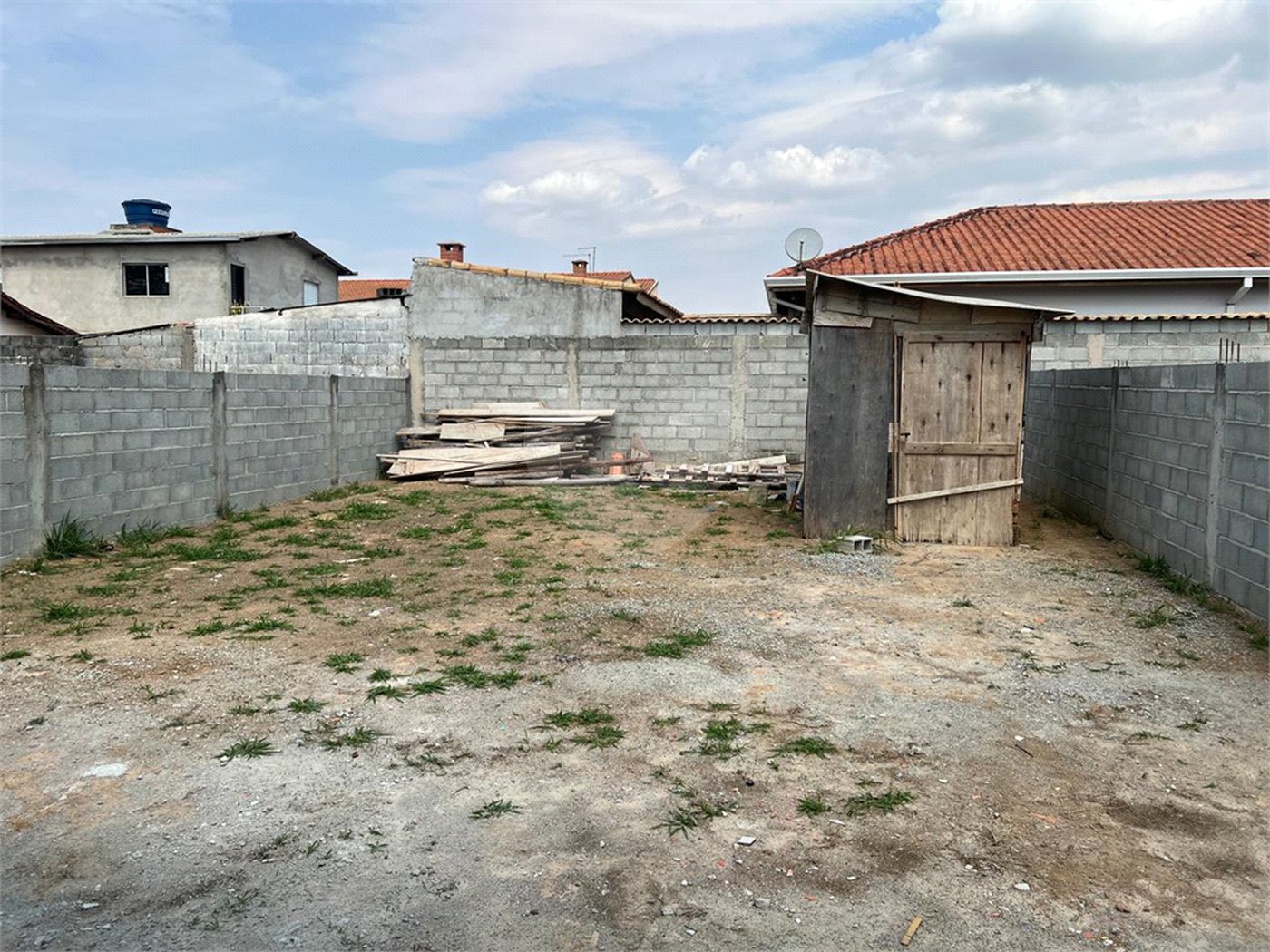 Casa à venda com 2 quartos, sendo 1 suíte, em Vila Vilma (mailasqui), São Roque, SP