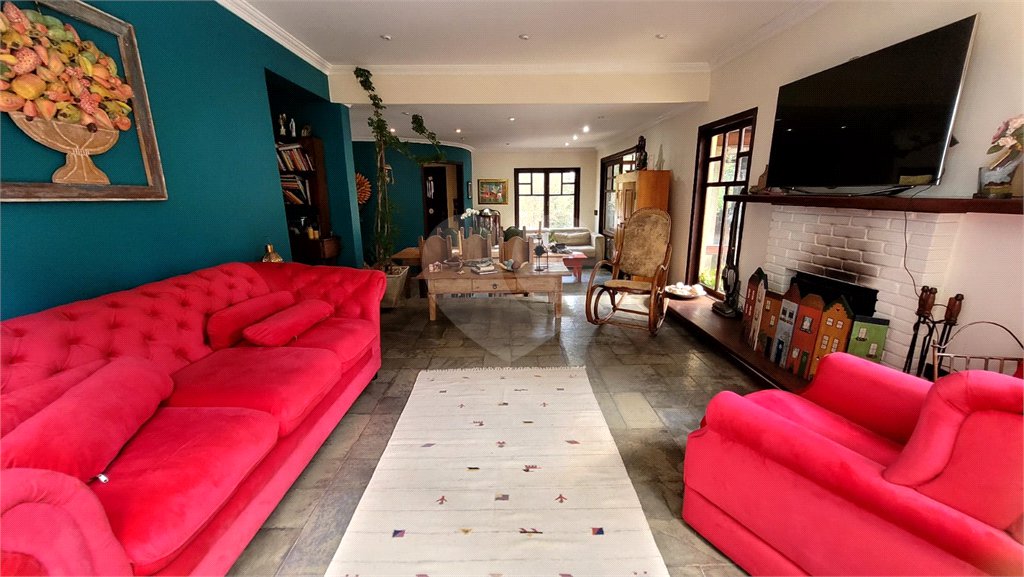 Casa à venda ou para alugar com 4 quartos, sendo 3 suítes, no condomínio Associação Reserva das Hortênsias, Mairiporã - SP