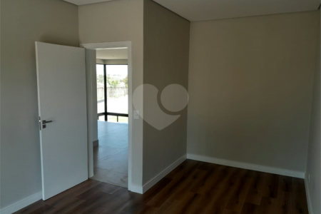 Casa à venda com 3 suítes no condomínio Terras do Caribe, Valinhos - SP