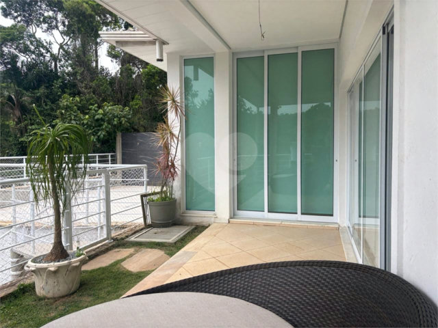 Casa à venda com 4 quartos, sendo 3 suítes, no condomínio Parque Itatiaia, Mairiporã - SP