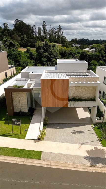 Casa à venda com 4 suítes no condomínio Villa dos Pinheiros, Indaiatuba - SP