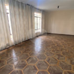 Sobrado à venda ou para alugar com 4 quartos, sendo 1 suíte,  em Parque Colonial, São Paulo, SP