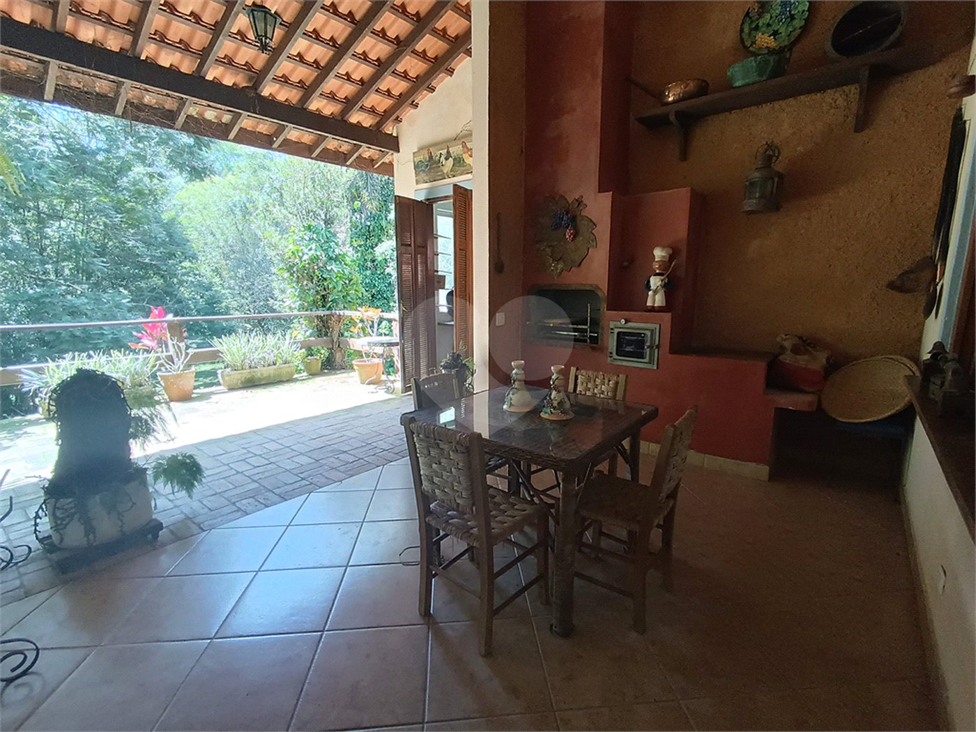 Casa à venda com 4 quartos, sendo 3 suítes, no condomínio Patrimônio do Carmo, São Roque - SP
