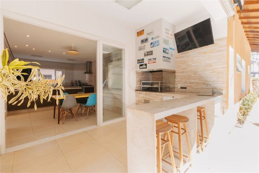 Casa à venda com 5 quartos, sendo 4 suítes, no condomínio Figueira Garden, Atibaia - SP