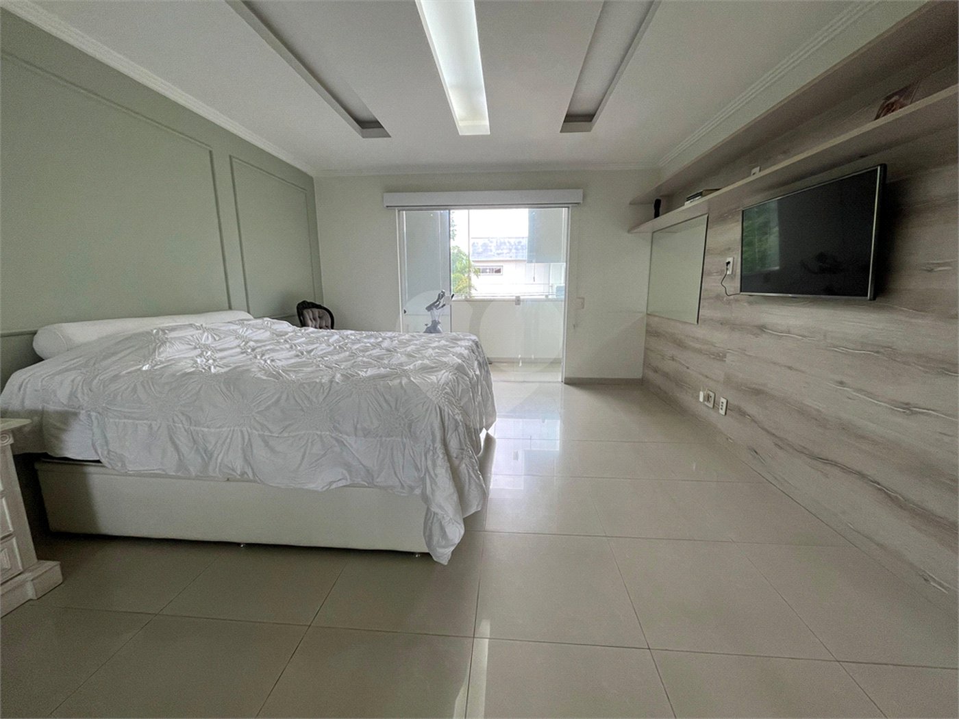 Casa à venda com 3 quartos, sendo 1 suíte, no condomínio Golden Village, Rio de Janeiro - RJ