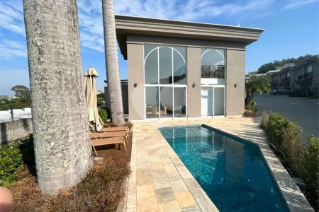 Casa à venda com 3 suítes no condomínio Quinta das Parreiras, Valinhos - SP