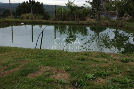 Chácara à venda com 3 quartos, sendo 1 suíte,  em Área Rural de Sarapuí, Sarapuí, SP