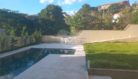 Casa à venda com 4 quartos, sendo 3 suítes,  no condomínio Arco Iris, Atibaia - SP